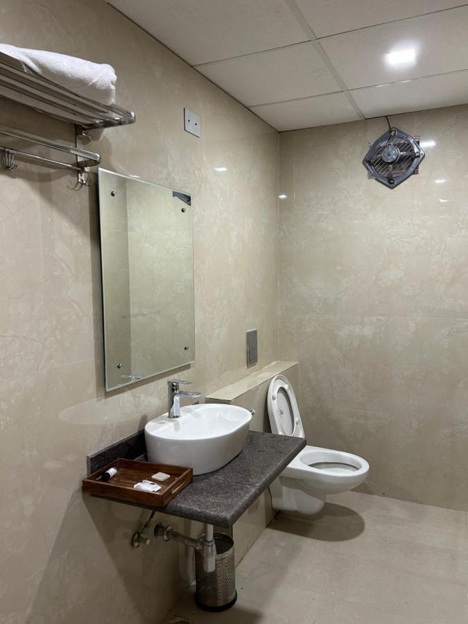 Roomquet Comfort Inn Prayagraj Exterior photo