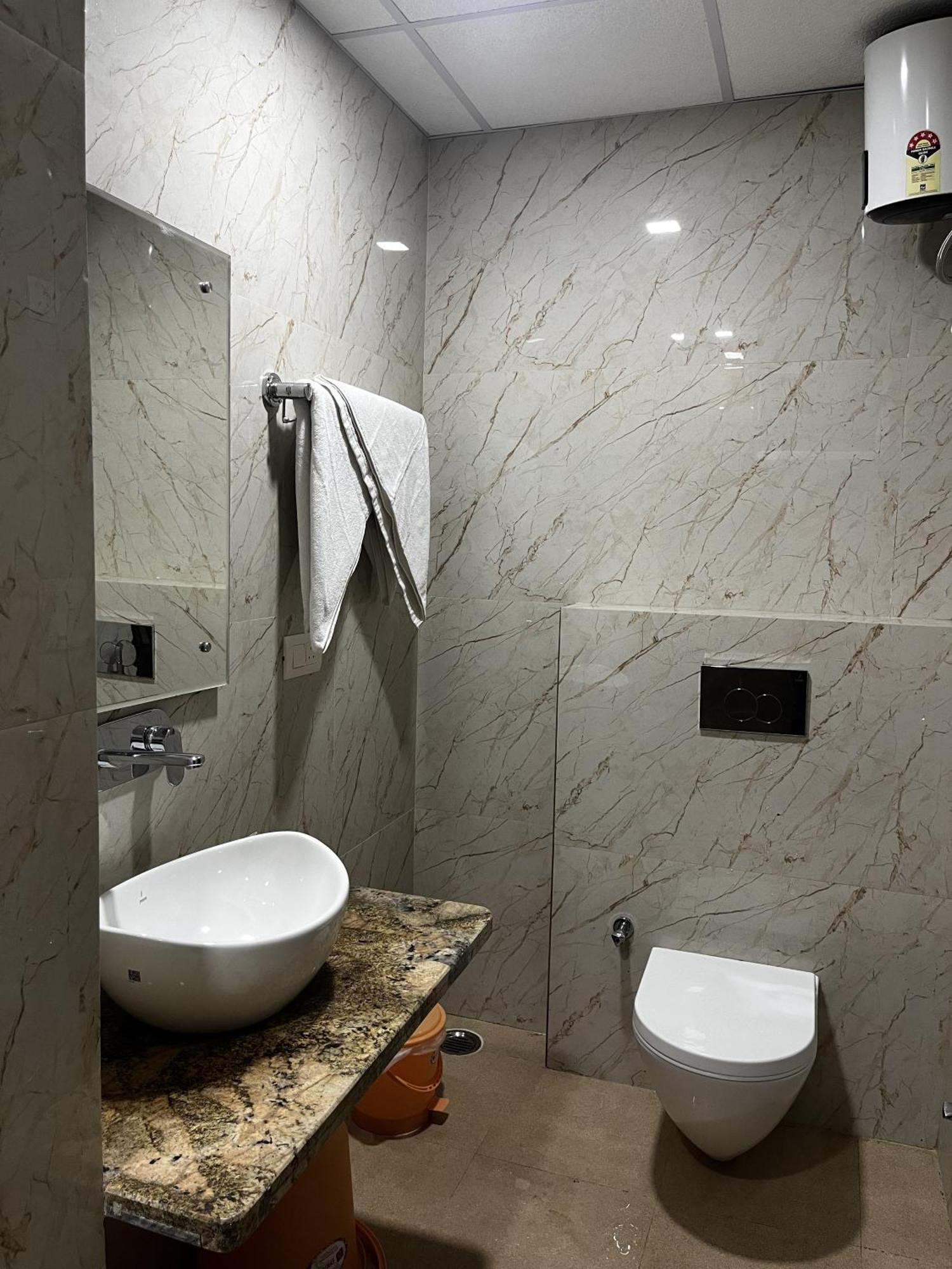 Roomquet Comfort Inn Prayagraj Exterior photo