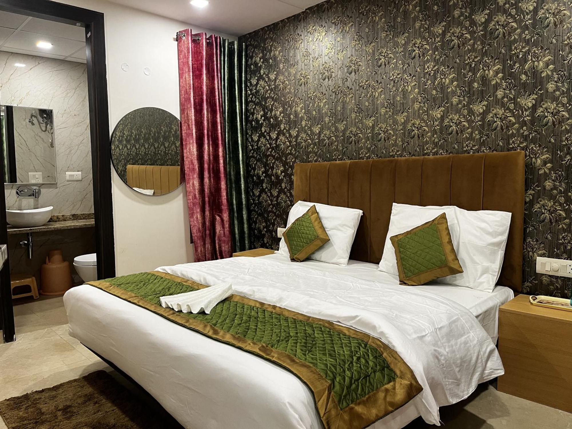Roomquet Comfort Inn Prayagraj Exterior photo