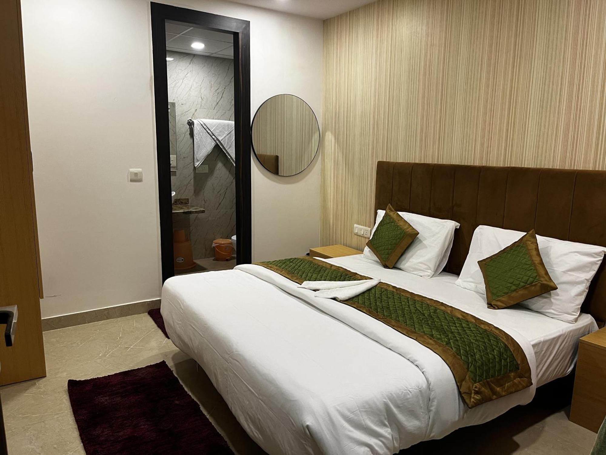 Roomquet Comfort Inn Prayagraj Exterior photo
