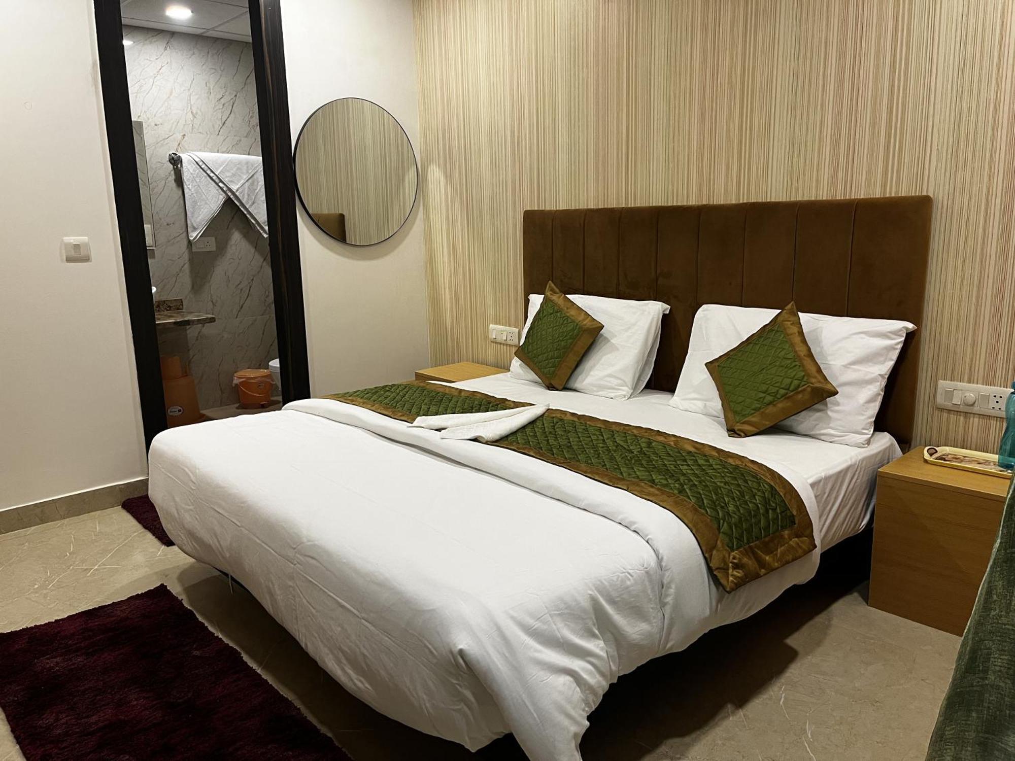 Roomquet Comfort Inn Prayagraj Exterior photo