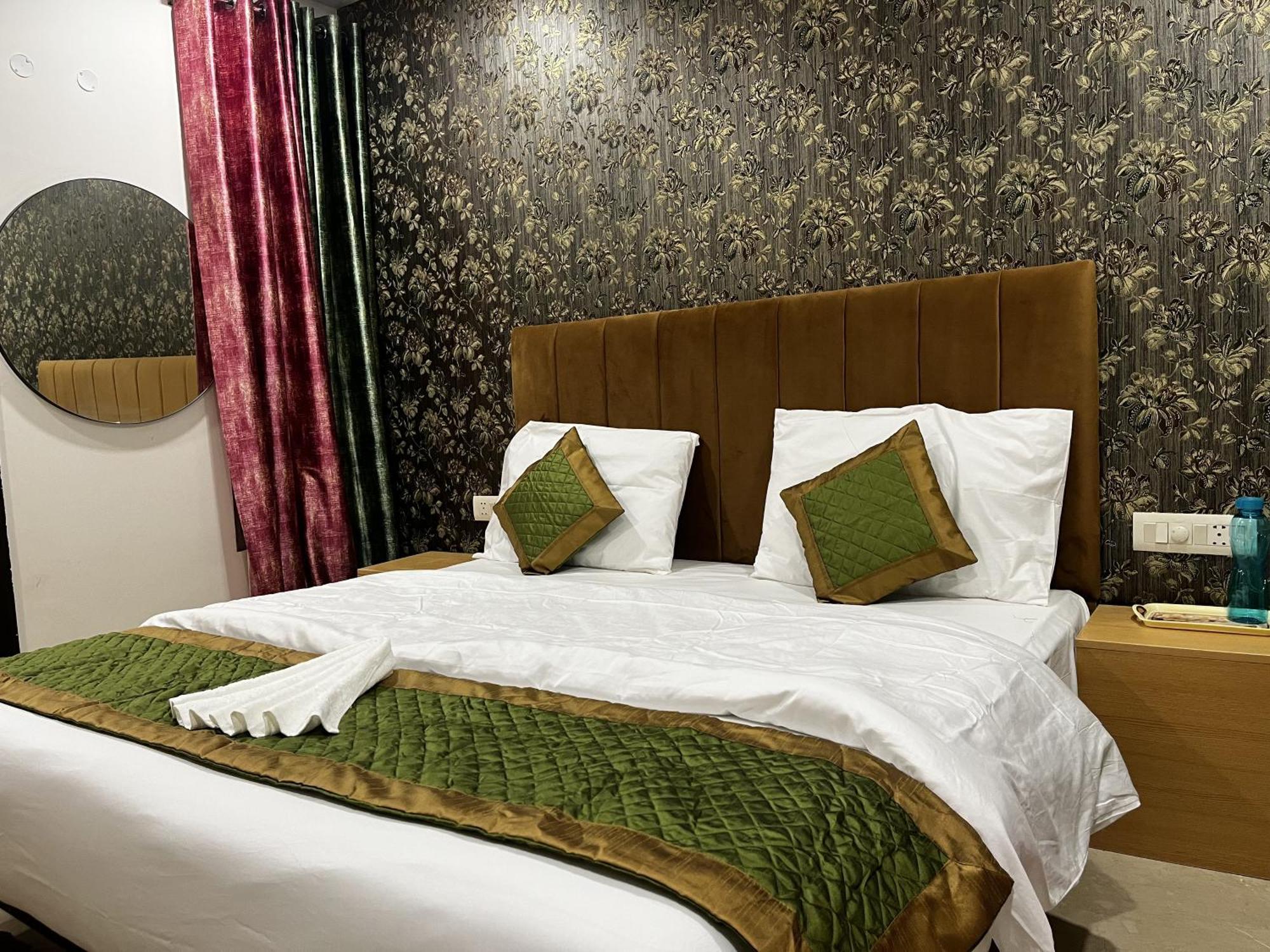 Roomquet Comfort Inn Prayagraj Exterior photo